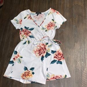 A cute flowery romper the fit is perfect 😍